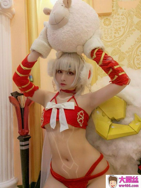 可爱的cosplay女孩