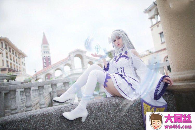 可爱的cosplay女孩