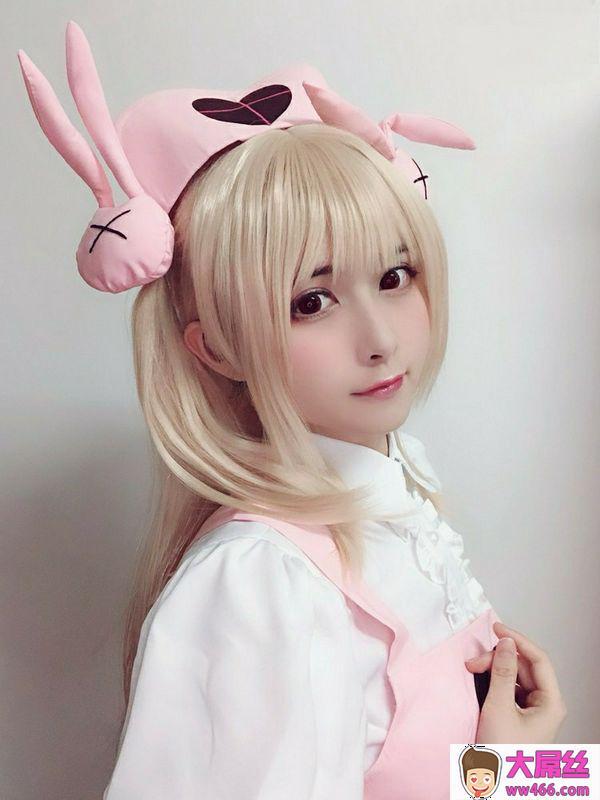 可爱的cosplay女孩