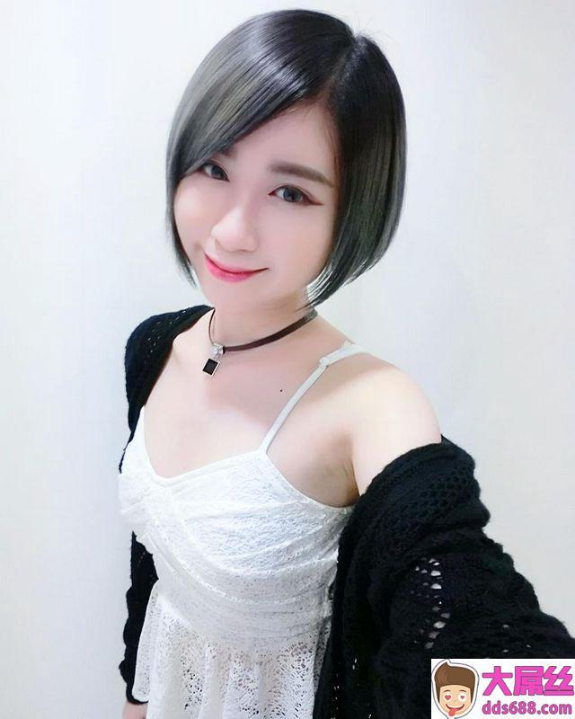 李佩怡迷人魅惑电眼收服粉丝的心！