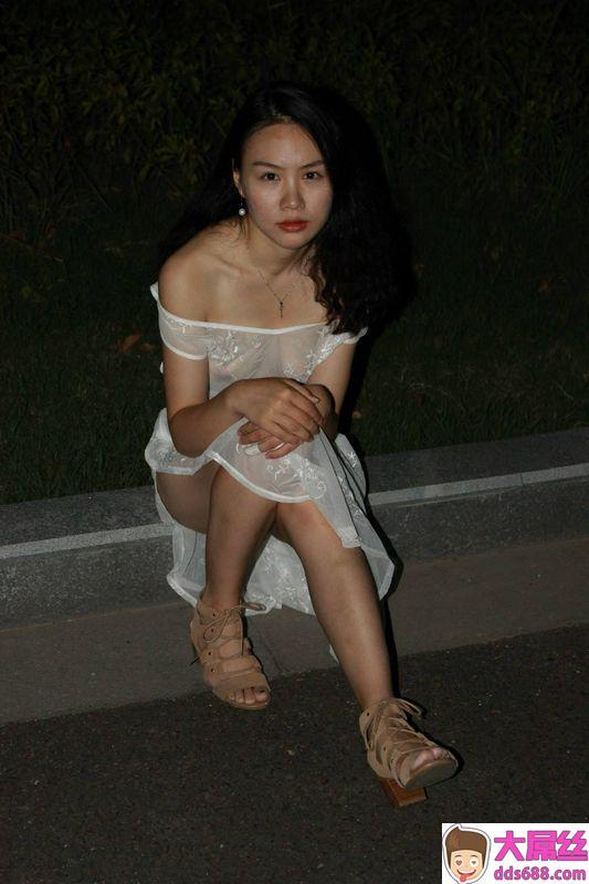 美丽少妇仲夏之夜自拍