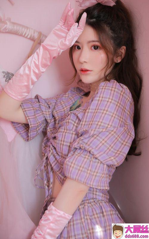 甜美萝莉美女丝袜翘臀性感写真