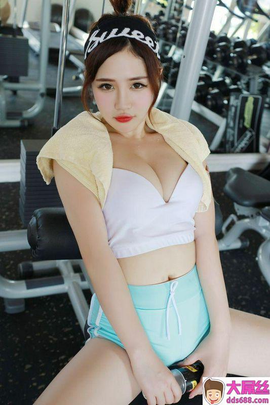 运动巨乳辣妹~徐嘉乐