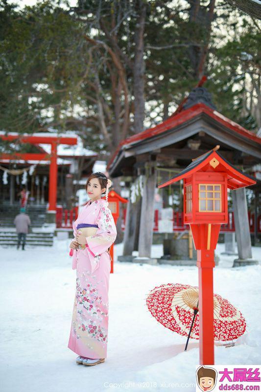 丽质美女猫宝冰天雪地比基尼