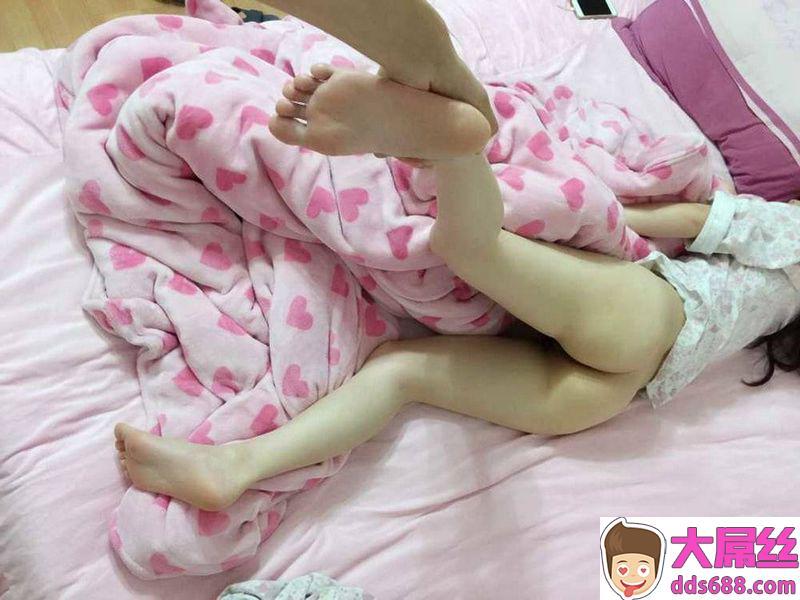 心中的女神带上眼睛就是有内涵脱了衣服就是够淫荡